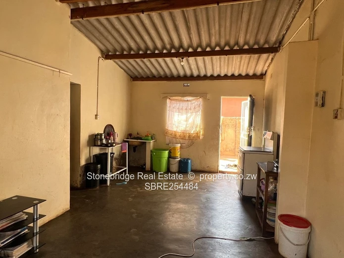 5 Bedroomed House in Emganwini For Sale