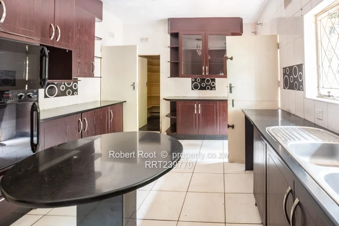 Lovely 4 bed family home in Mandara