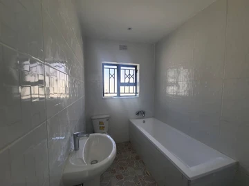 3 Bedroom Flat & Apartment