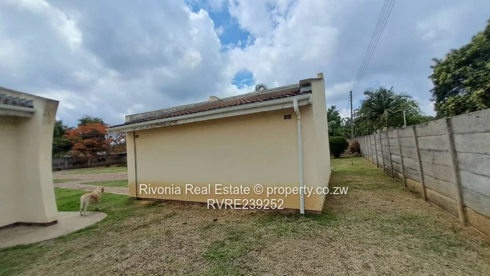 Emerald Hill: 4-Bed Home on 2030m² with Borehole