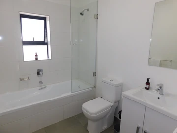3 Bedroom Flat & Apartment