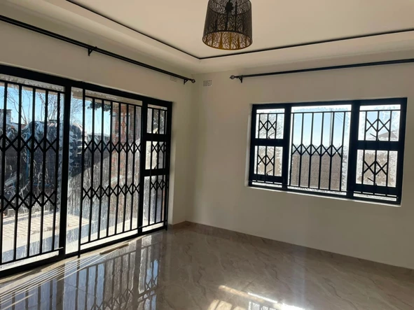 3 Bedroom Flat & Apartment