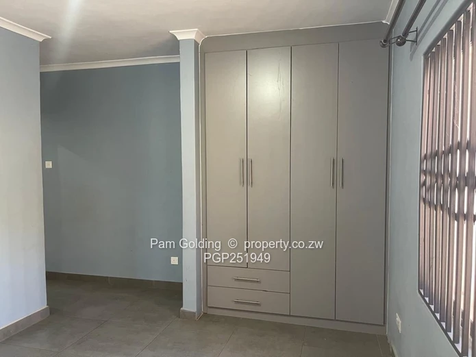 Spacious Family Home In Rockview (Sole Mandate)