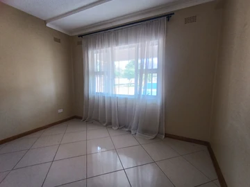 3 Bedroom Flat & Apartment