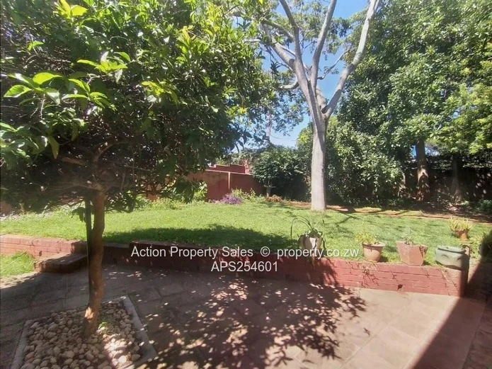 Neat 3 Bed Garden Flat! 