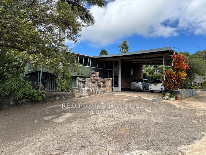 Stunning Family Residence In Hillside!