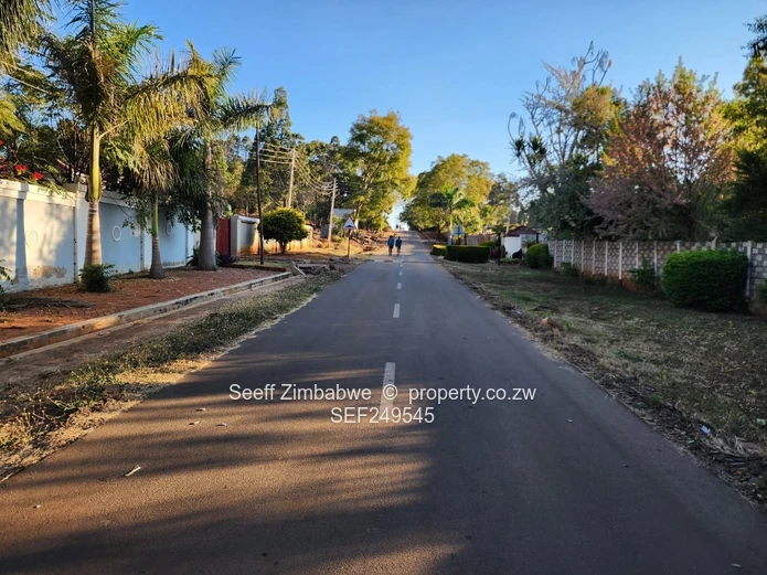 Prestigious Windmill Lane: Premier 2,800sqm Subdivision Stand with Income Cottage