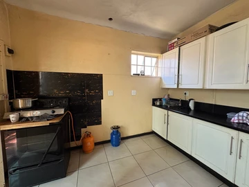 2 Bedroom Flat & Apartment