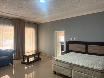 6 Bedroom House