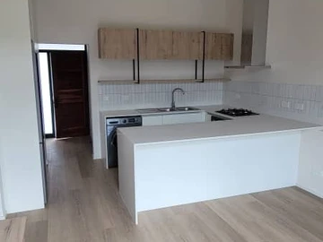 2 Bedroom Flat & Apartment