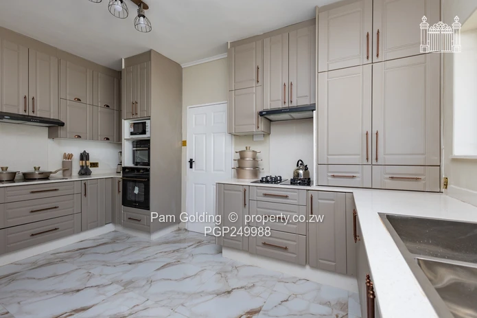 Luxurious Fully Furnished Home in Glen Lorne (Sole Mandate)