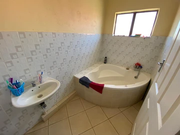 6 Bedroom House
