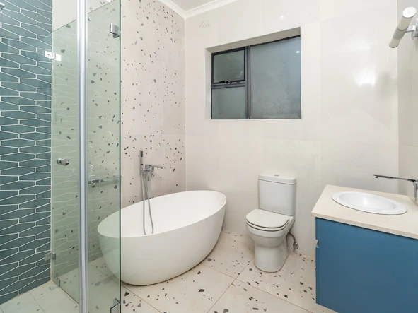 3 Bedroom Flat & Apartment