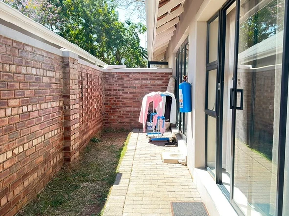 2 Bedroom Flat & Apartment