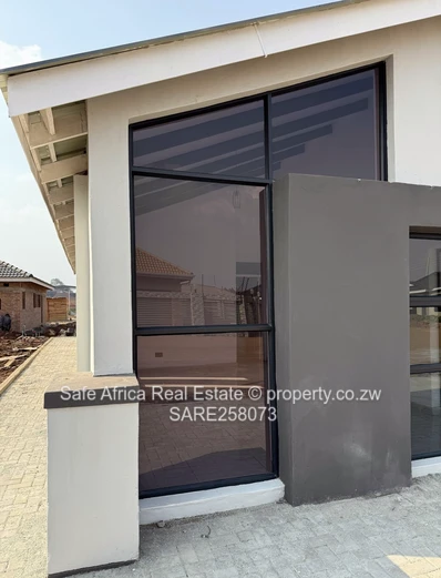 Modern 3-bedroom house in Rainham Gated Community $95 000