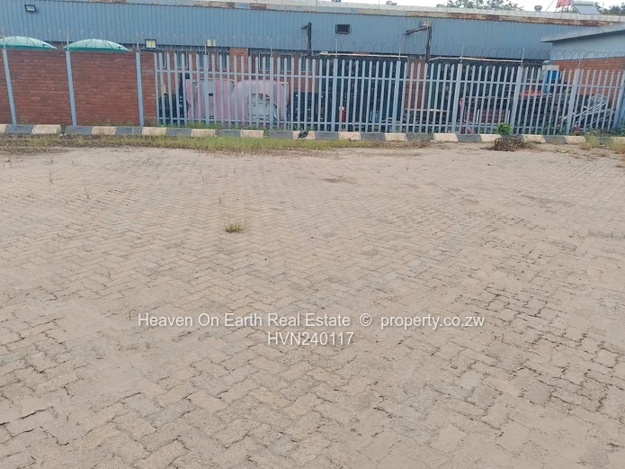 LOCATION!!! Busy Area