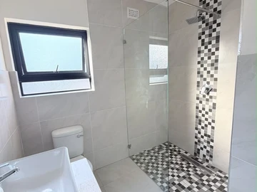 2 Bedroom Flat & Apartment