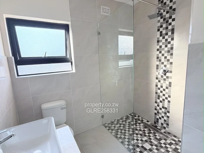 Modern 2 Bed Apartment with Borehole in Marlborough