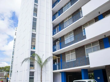 2 Bedroom Flat & Apartment