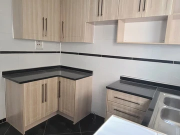 2 Bedroom Flat & Apartment