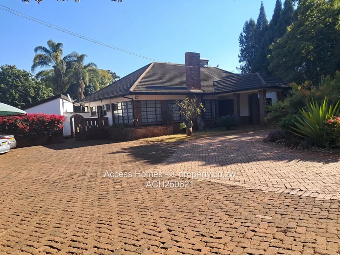 A charming Residence close Kew Drive and Ridgeway North  (Sole Mandate)
