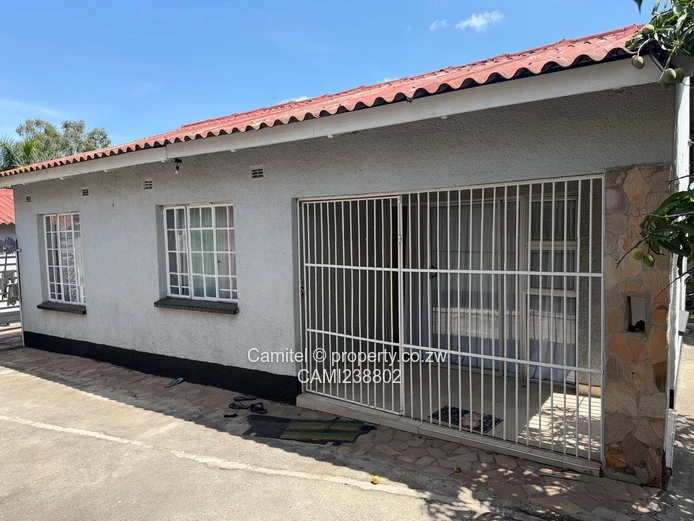 2 bedroomed main en-suite in Waterfalls near waterfalls shops (Sole Mandate)