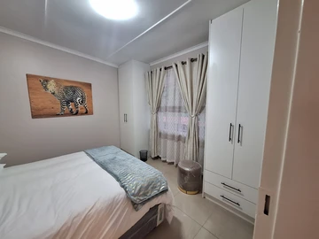 3 Bedroom Flat & Apartment