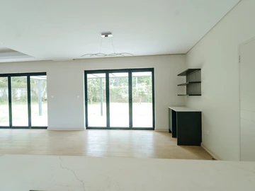 5 Bedroom Garden Flat