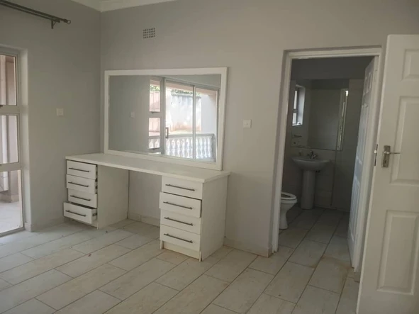 6 Bedroom House