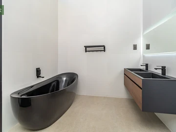4 Bedroom Garden Flat