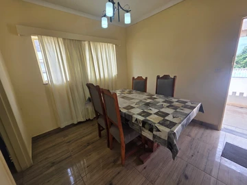 2 Bedroom Flat & Apartment