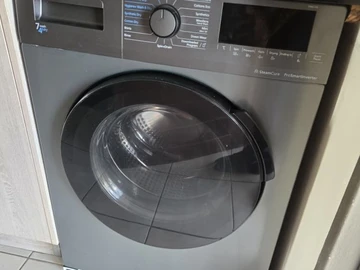 2 Bedroom Flat & Apartment