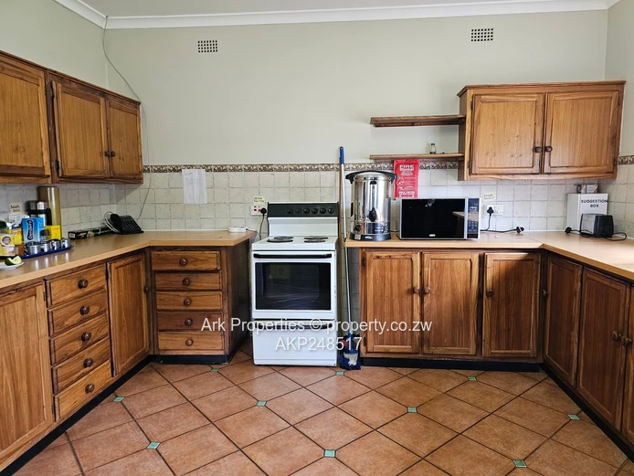 Commercial Property To Let – Churchill Ave, Gunhill