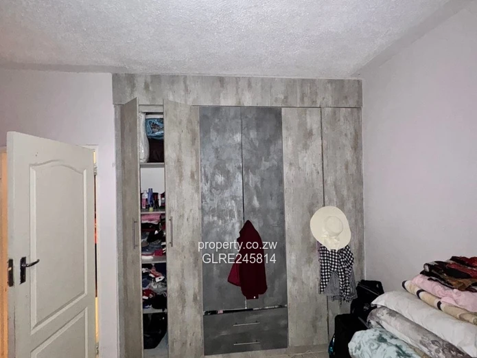 Stylish 4-Bed in Madokero - Borehole & Island Kitchen