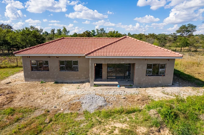 willsgrove lockview 1.4142 hectares with a 4bedroomed unfinished house  (Sole Mandate)