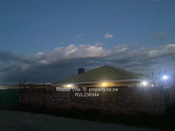 House available to let in Tynwald behind N Richards Shopping Centre Bulawayo Road