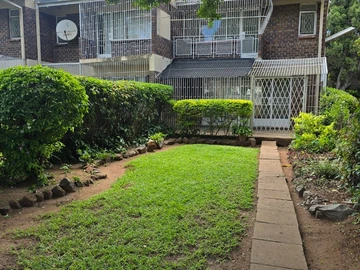 2 Bedroom Flat & Apartment