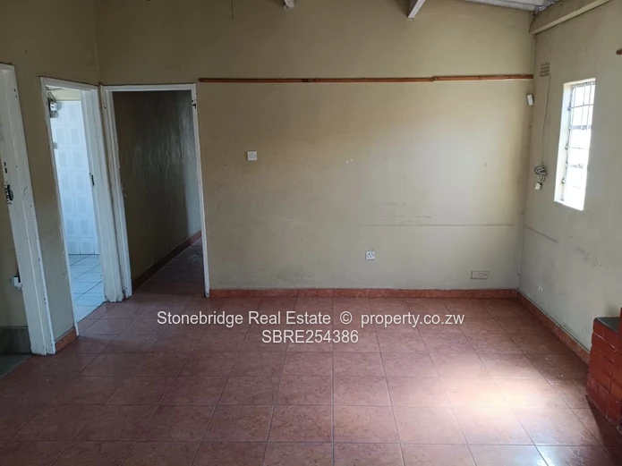 3 Bedroomed House in Lobengula West To Rent
