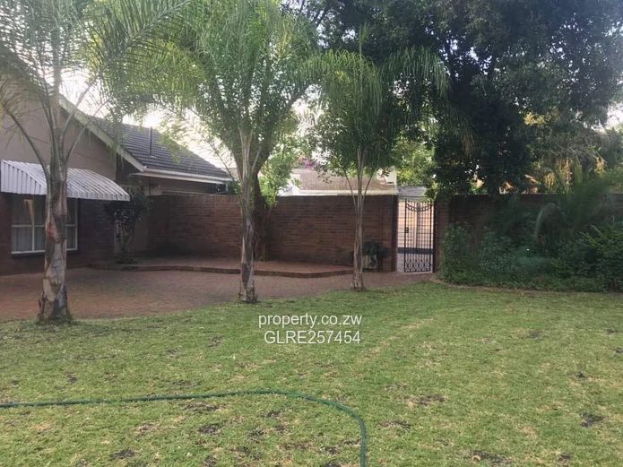 Alexandra Park - 4BR Family Home, Pool & Borehole