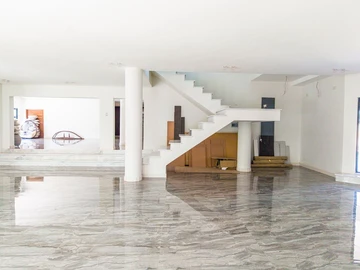6 Bedroom House
