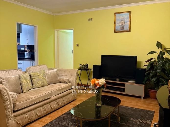 Sunlit 2-Bed Belvedere Home — Borehole, Lush Lawn