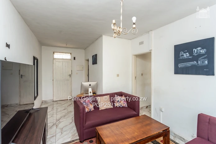 Avenues 1 bed flat for Sale (Sole Mandate)