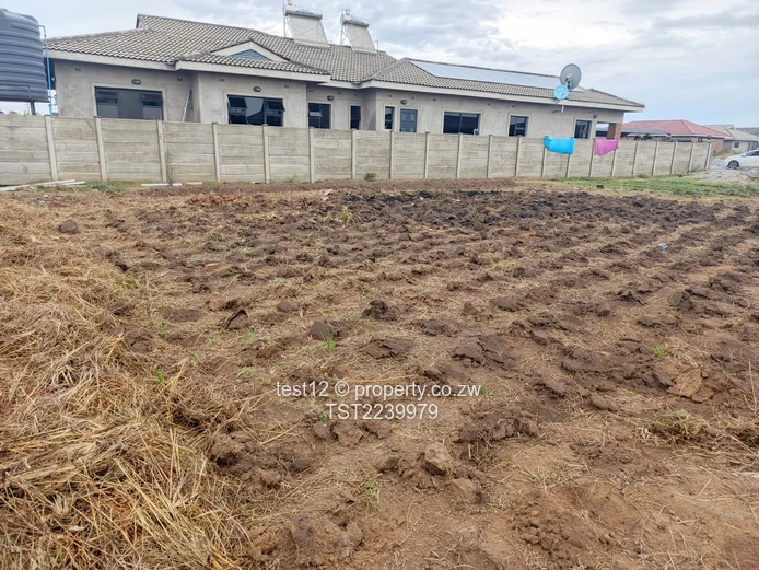 Nyabira Penrose stand for sale  (Sole Mandate)