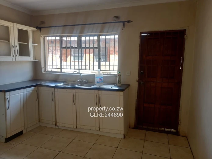 Madokero: 3-Bed Home with Borehole & Paved Driveway