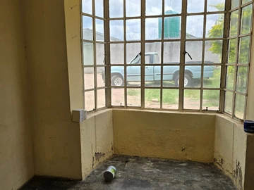 2 Bedroom Flat & Apartment