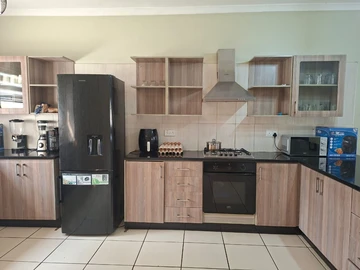 4 Bedroom Flat & Apartment