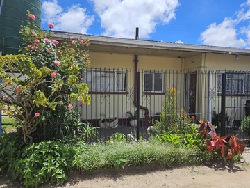 2 Bedroom Flat & Apartment