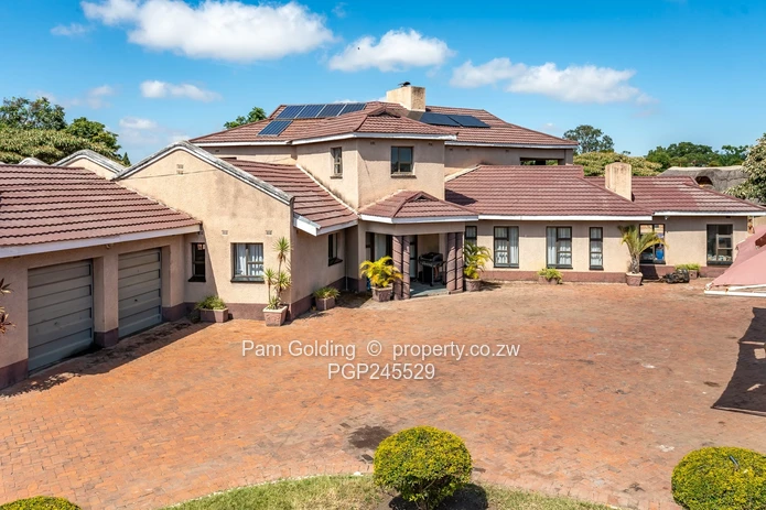 Spacious, Modern Family Home in a Secure Close. (Sole Mandate)