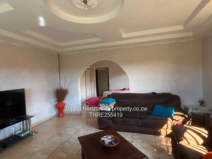 Spacious 4-Bed Westgate Home with Double Garage & Borehole