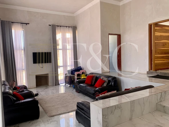 6 Bedroom House